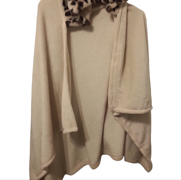 Fluffy Blanket Hoodie Leopard Print One Size - Picture 5 of 5